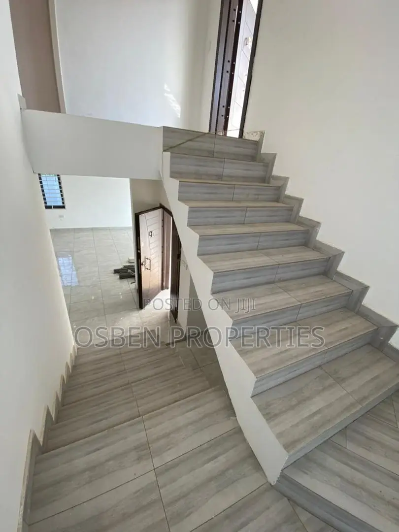4bdrm Duplex in Pleasant Properties, East Legon for sale