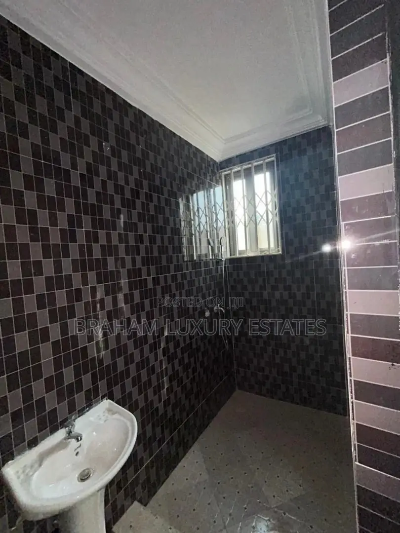 2bdrm Apartment in Shalom Sport, Lashibi for rent