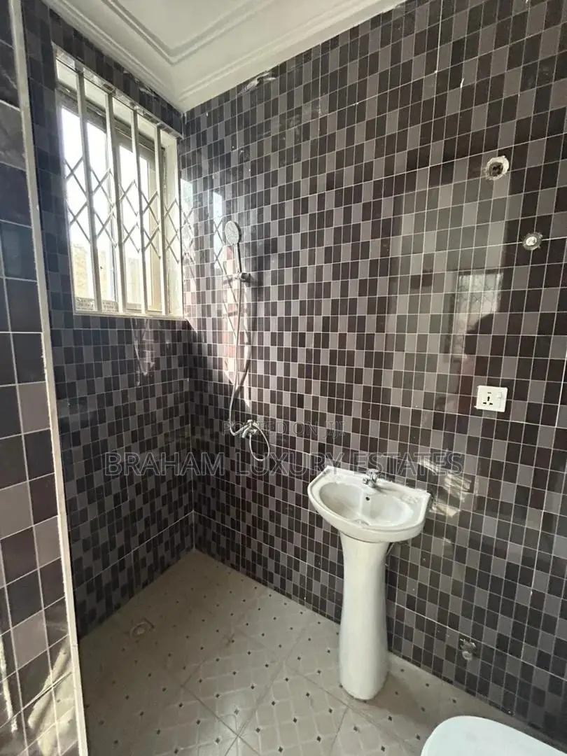 2bdrm Apartment in Shalom Sport, Lashibi for rent