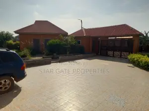 10bdrm House in Apromoase, Tech, Kumasi Metropolitan for sale