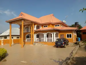 10bdrm House in Apromoase, Tech, Kumasi Metropolitan for sale
