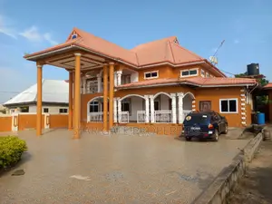 10bdrm House in Apromoase, Tech, Kumasi Metropolitan for sale