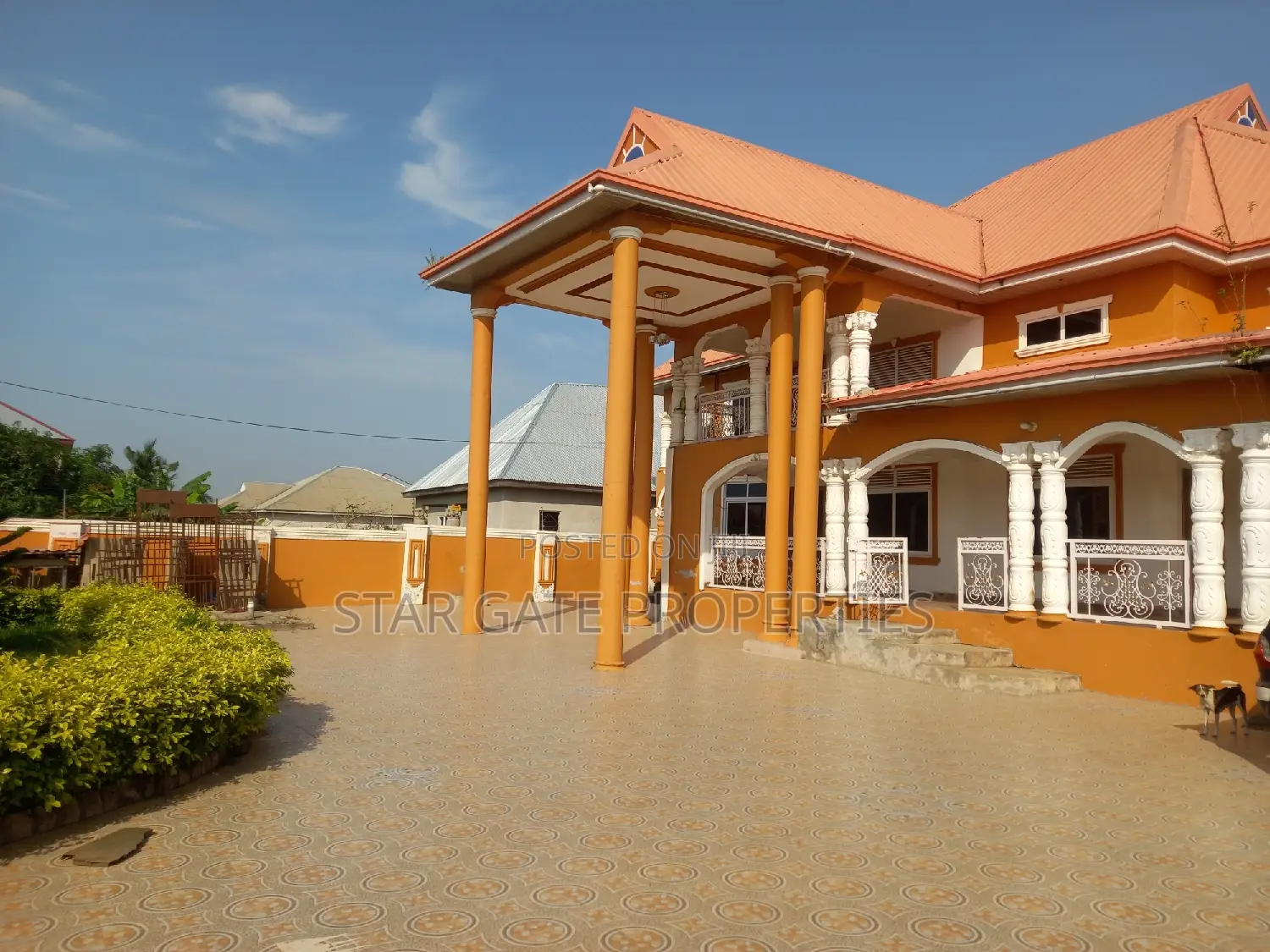 10bdrm House in Apromoase, Tech, Kumasi Metropolitan for sale