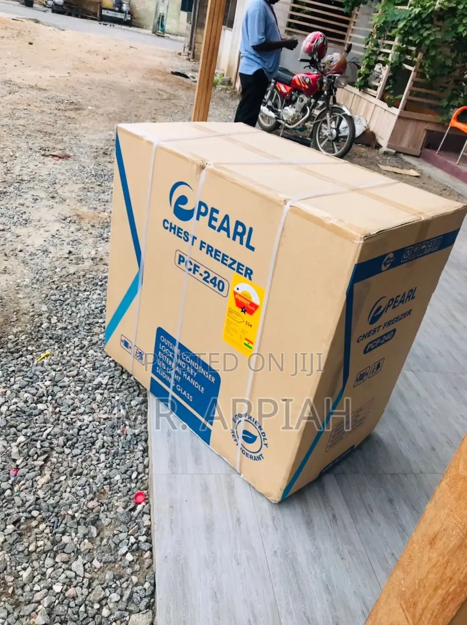 Purchase Original Pearl PCF-240 Single Door Chest Freezer.