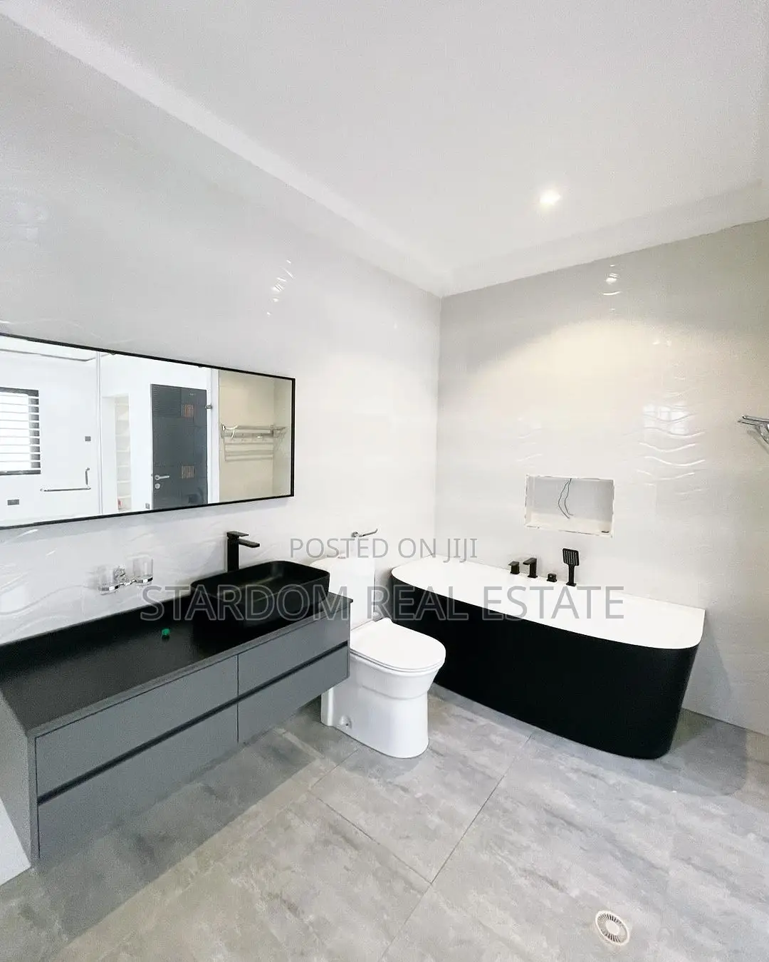 3bdrm Townhouse/Terrace in Ashaley Botwe for sale
