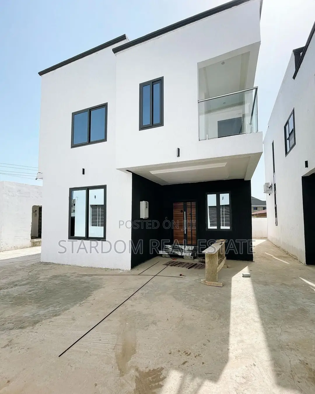 3bdrm Townhouse/Terrace in Ashaley Botwe for sale