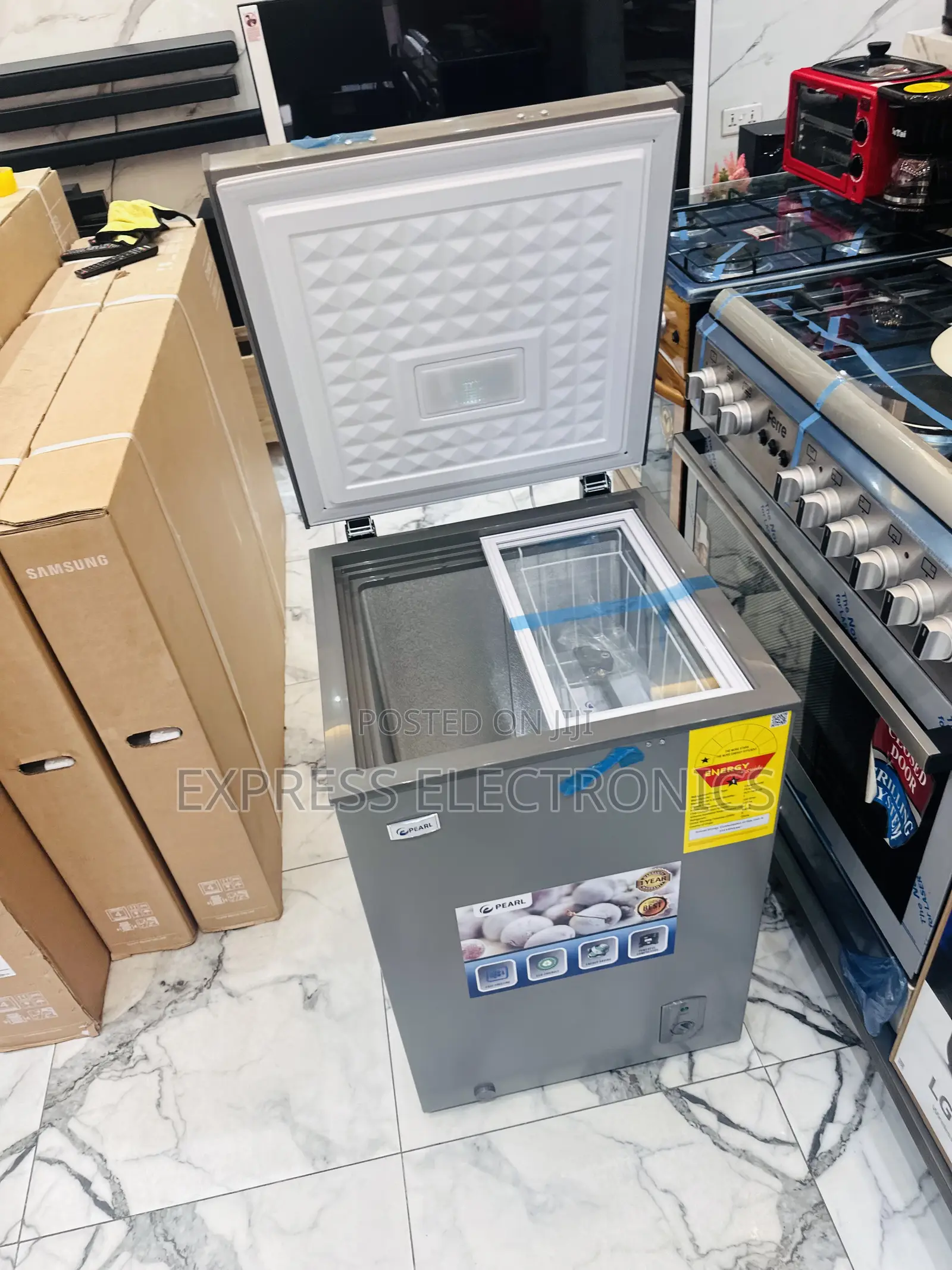 Durable Build Chest. Freezer 100L Pearl Grey