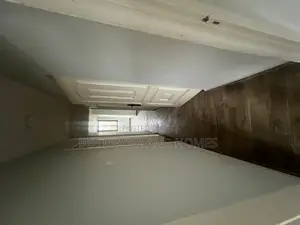 2bdrm Apartment in Bee Decor $ Homes, Old Ashomang for rent