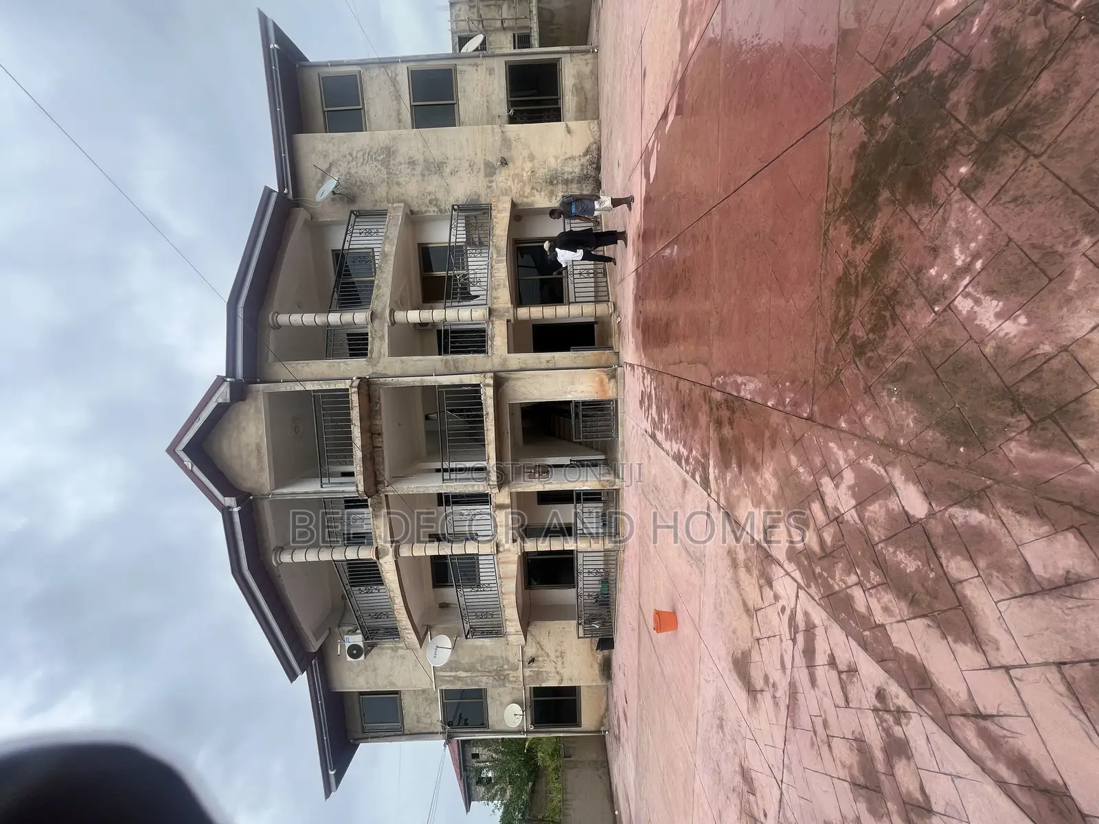 2bdrm Apartment in Bee Decor $ Homes, Old Ashomang for rent