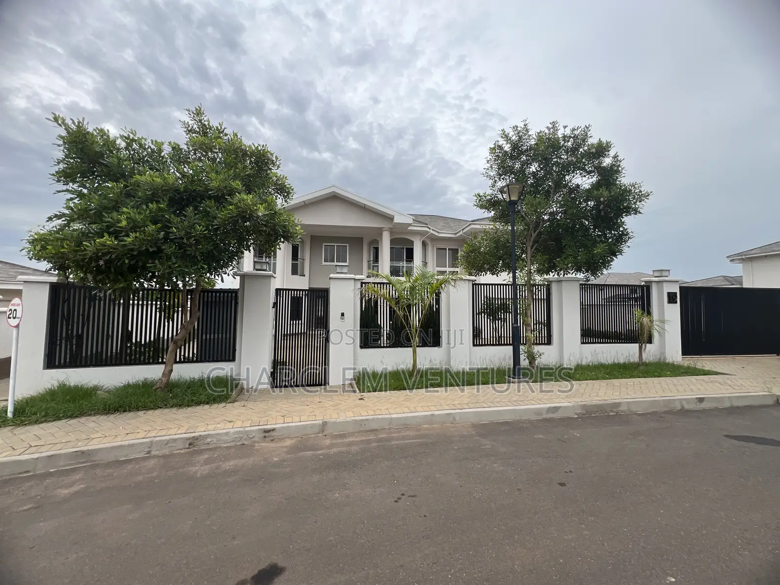 6bdrm House in Charclem Ventures, Accra Metropolitan for rent