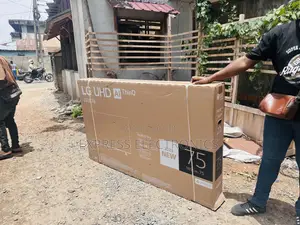 Powerful Display UHD Smart Glossy LED Screen 75”UR78