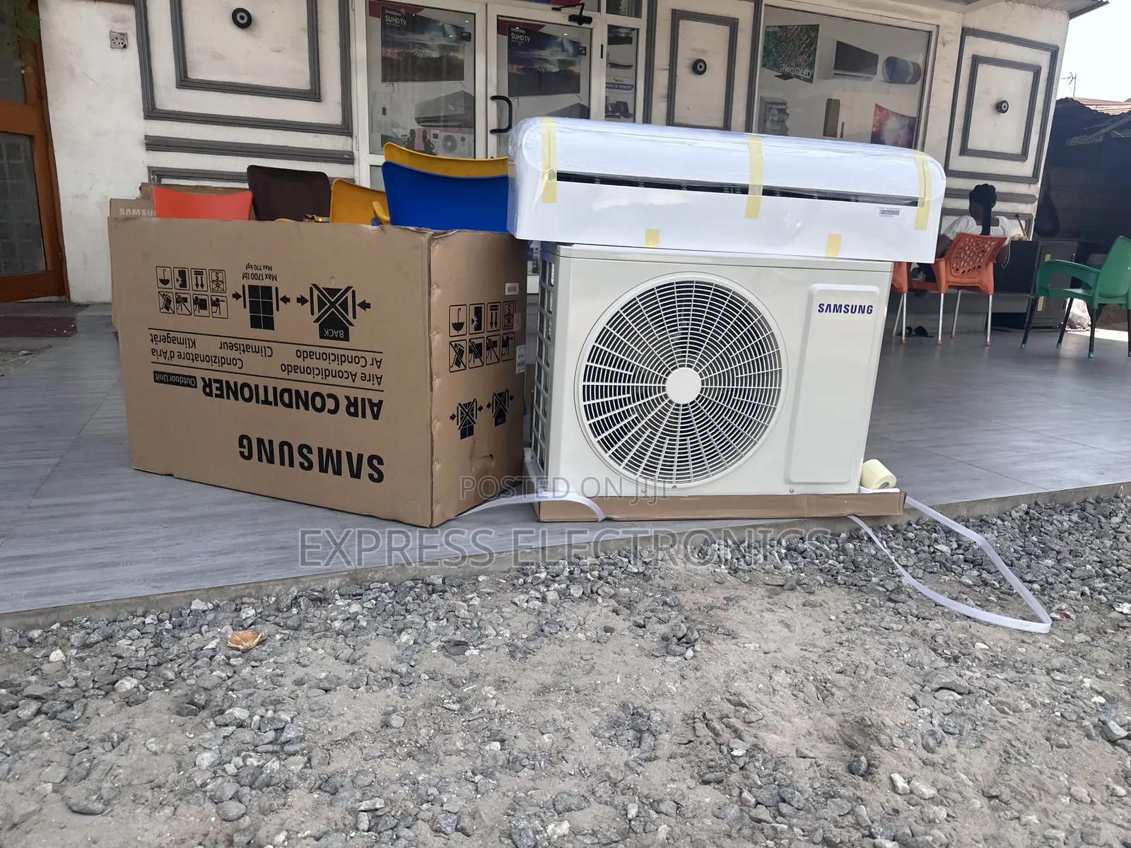 White Sleek Air Conditioner 1.5hp Split R410 Gas