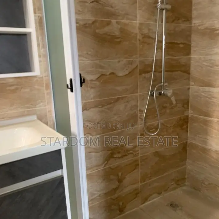 2bdrm Apartment in American House for rent