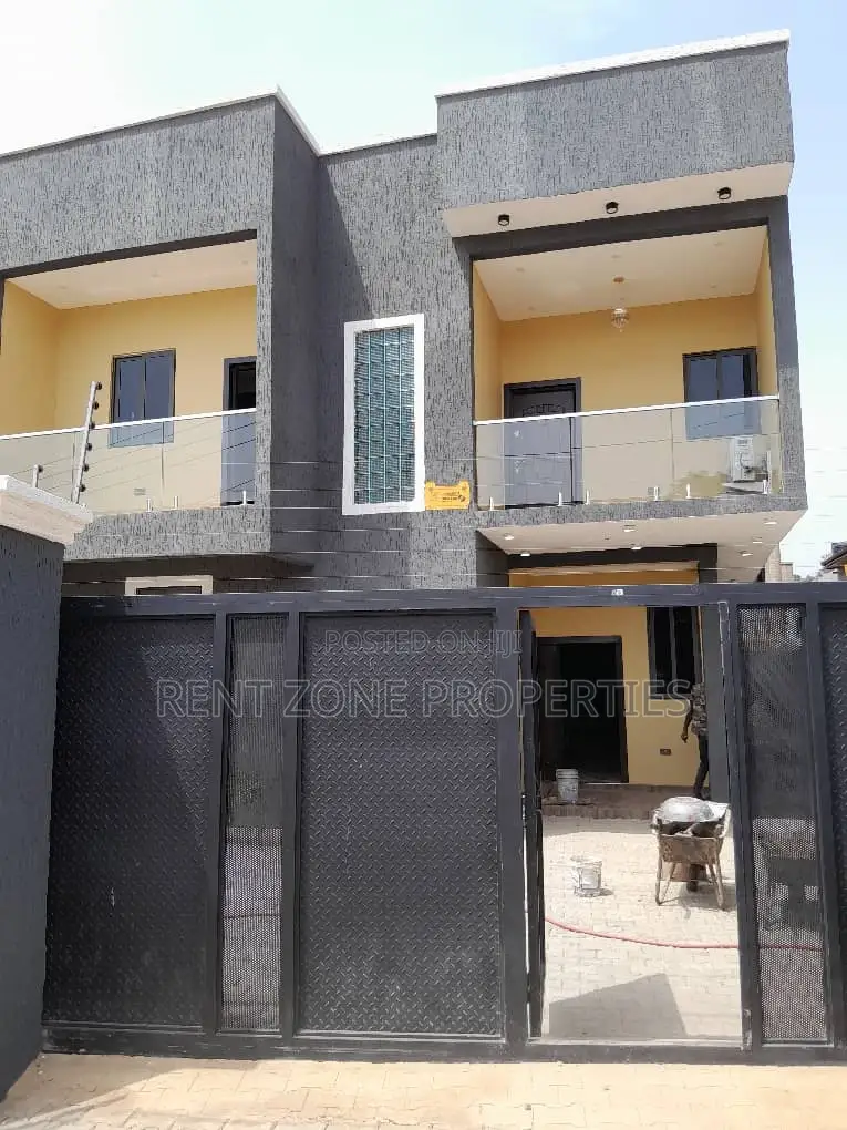 4bdrm Duplex in Ofankor for sale