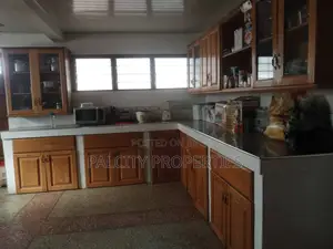 9bdrm House in Ahenema Kokoben, Kumasi Metropolitan for sale