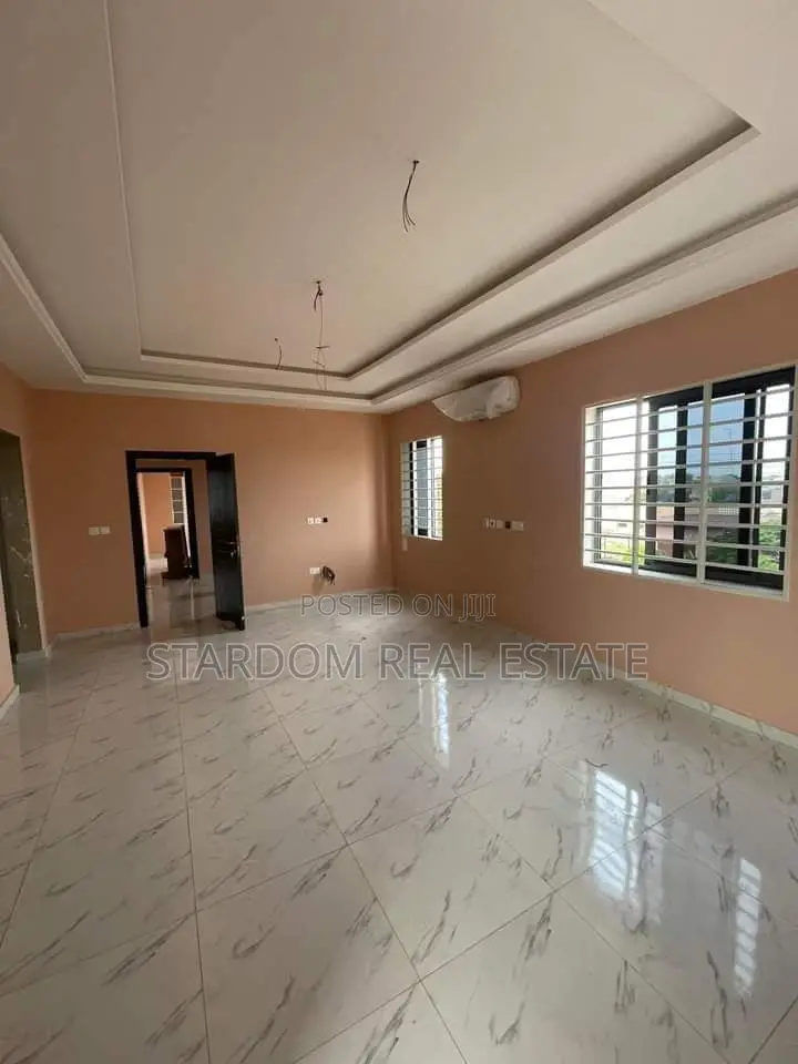 4bdrm Duplex in Sakumono for sale