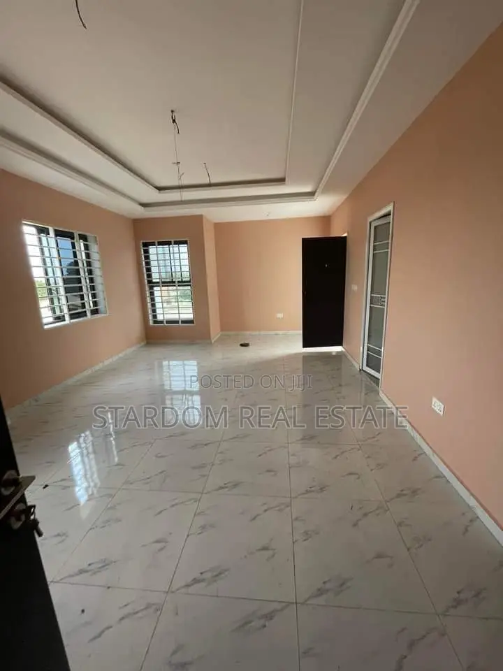 4bdrm Duplex in Sakumono for sale