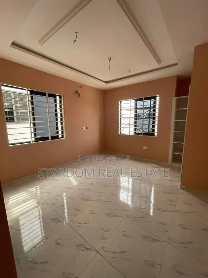 4bdrm Duplex in Sakumono for sale