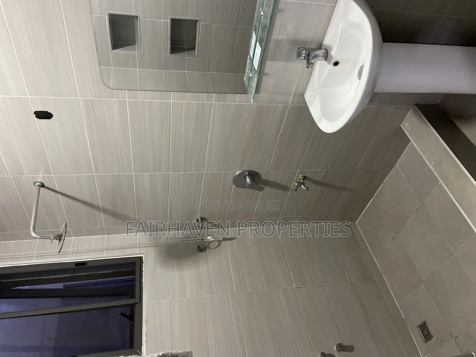 2bdrm Apartment in Tseaddo, Airport Residential Area for rent