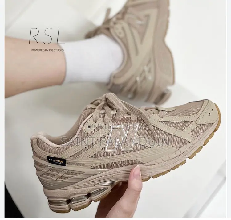New Balance 1906R Brown