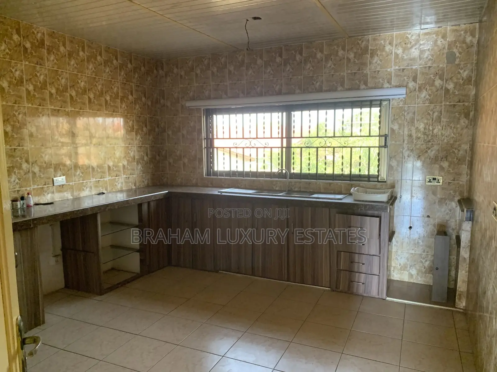 Office Space Available for Rent at Spintex 18 Junction.