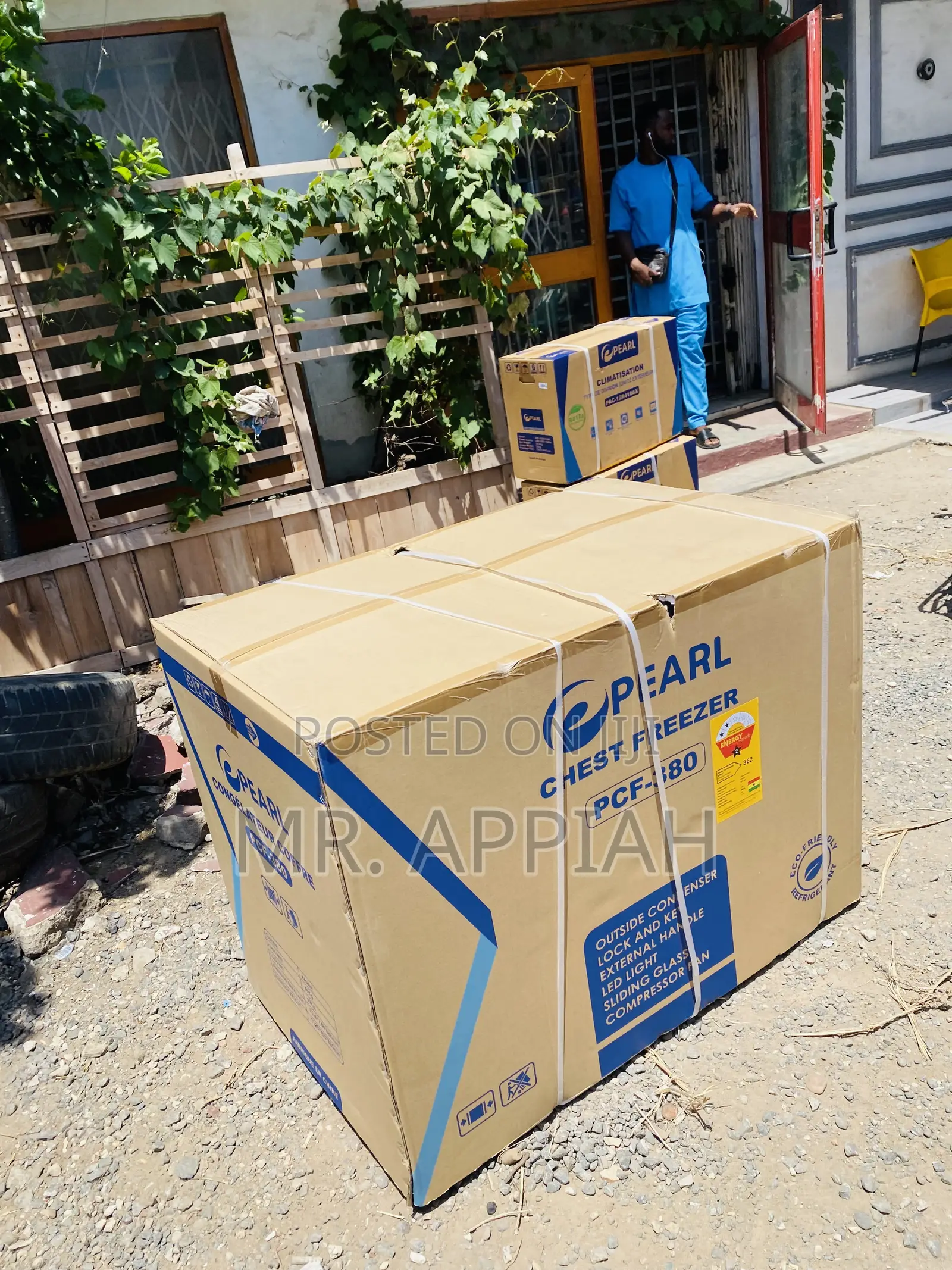 Fast Cooling Pearl PCF-380 Single Door Electric Freezer.