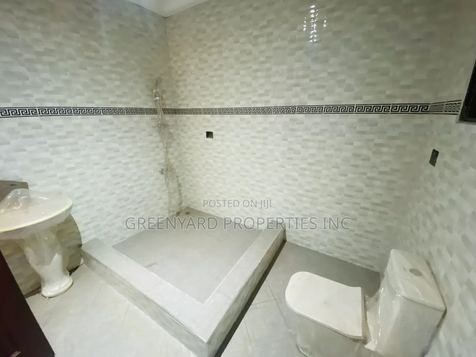 5bdrm Duplex in Adjiringanor, East Legon for rent