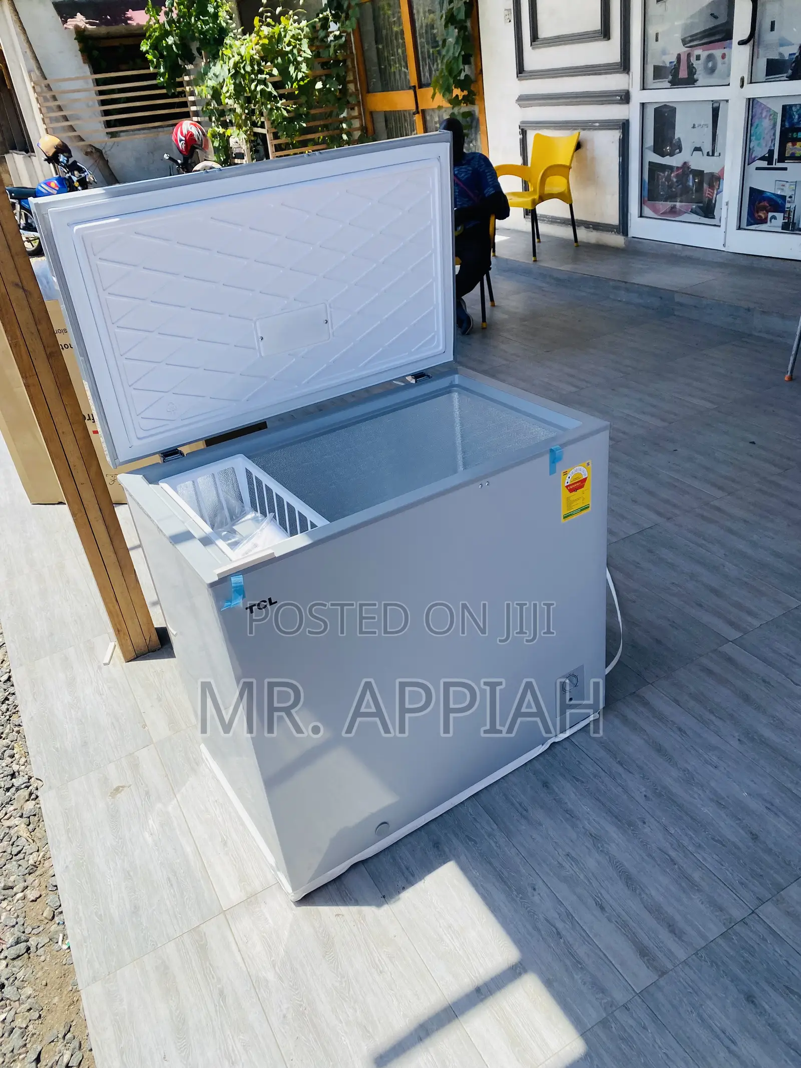Durable and Affordable TCL 208 Single Door Chest Freezer.