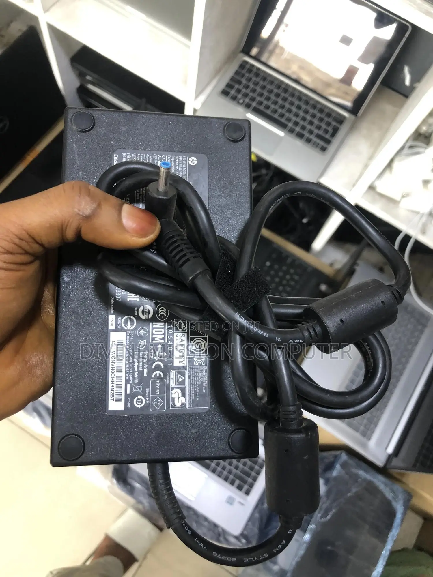 UK Used HP Blue Pin 19.5v—10.3A. 200w.