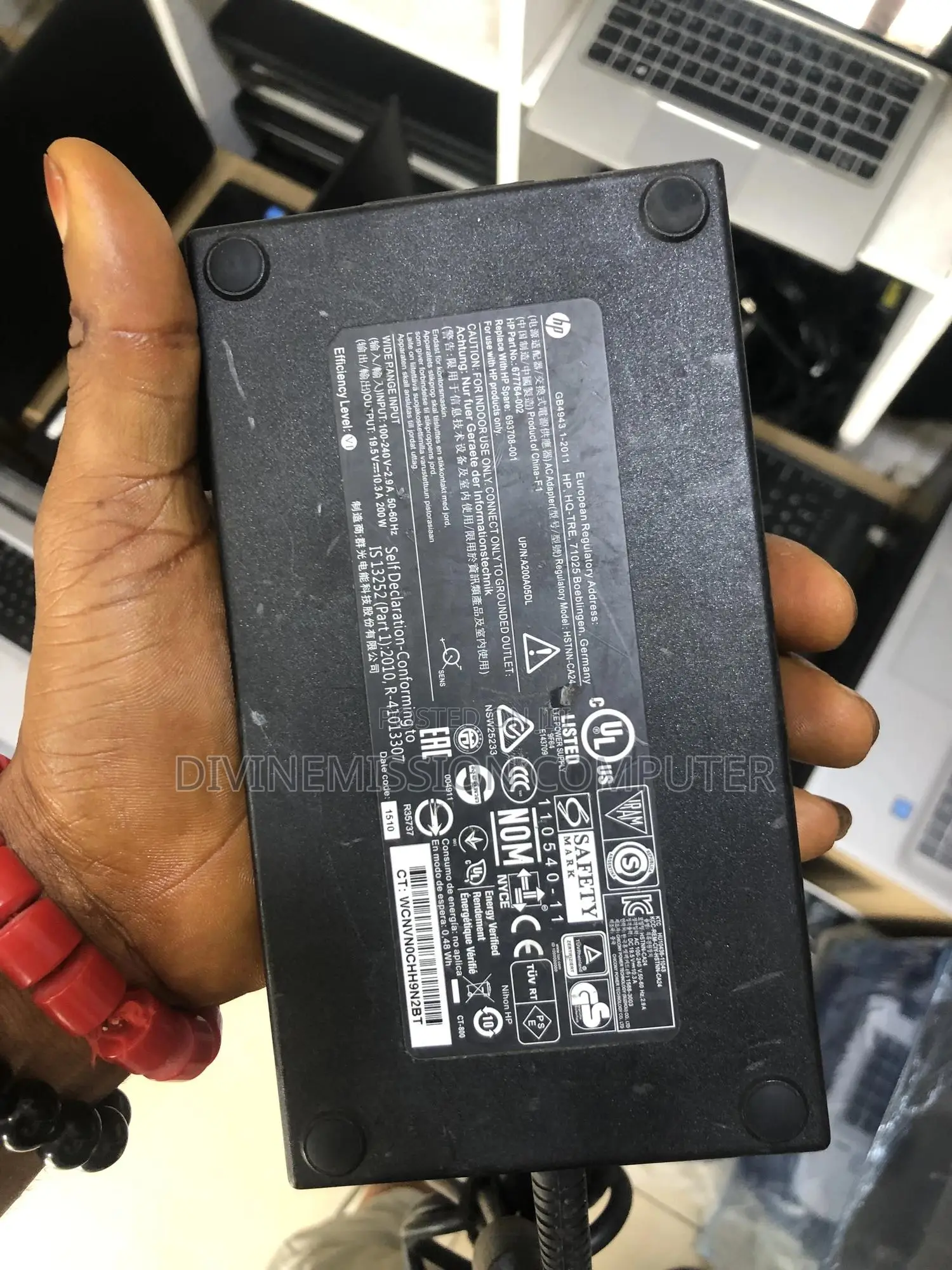 UK Used HP Blue Pin 19.5v—10.3A. 200w.
