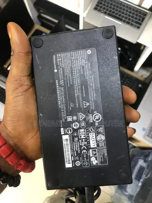 UK Used HP Blue Pin 19.5v—10.3A. 200w.