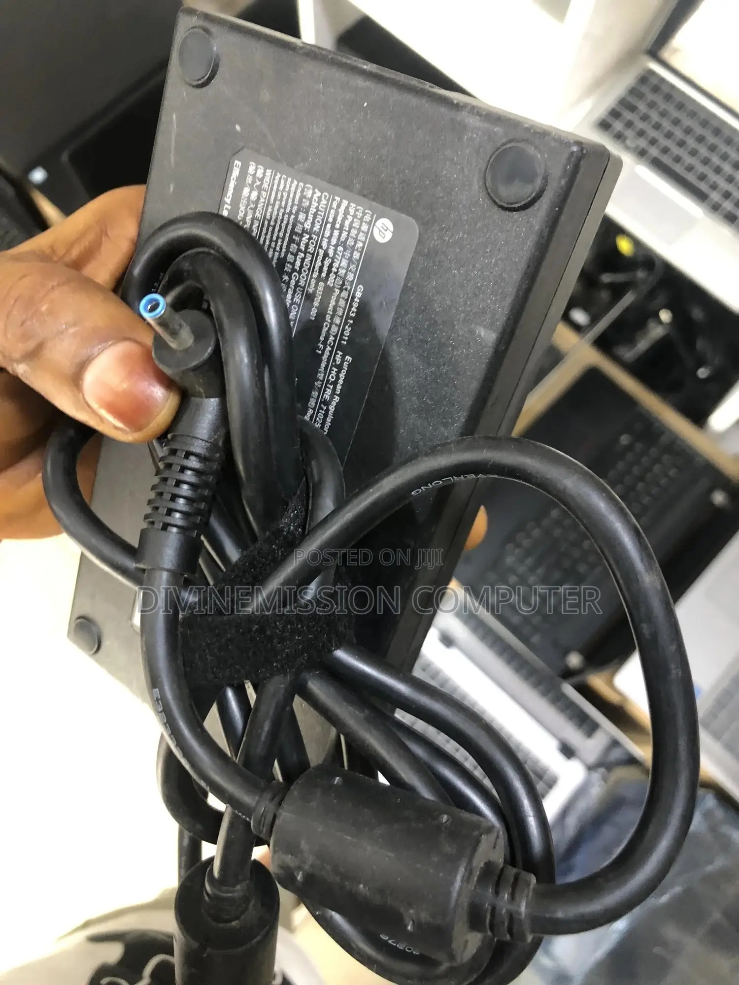 UK Used HP Blue Pin 19.5v—10.3A. 200w.