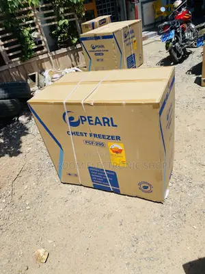 High Quality Pearl PCF-290 Single Door Chest Freezer.