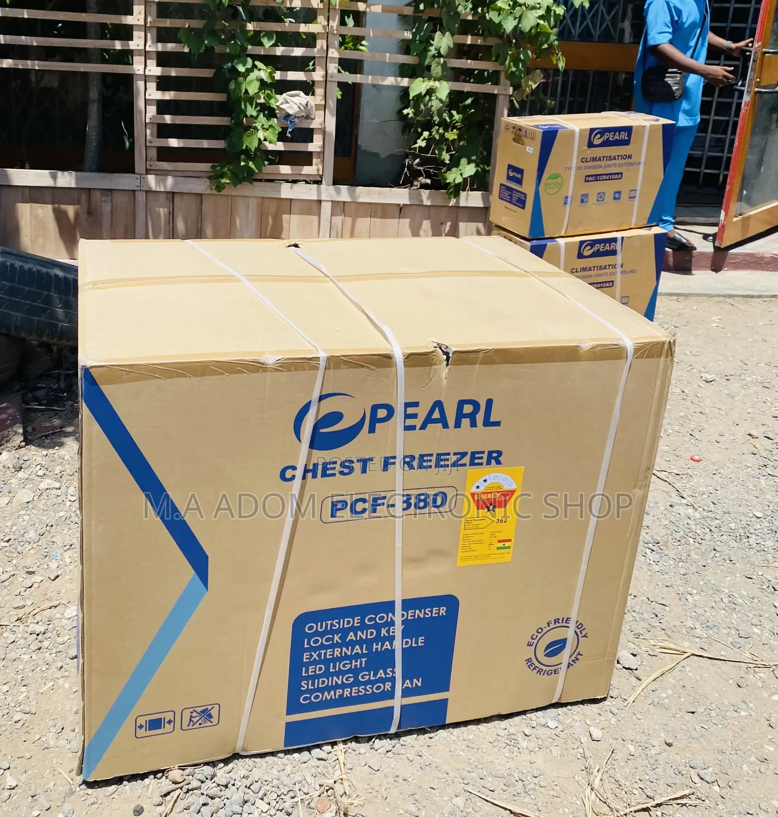 Authentic Pearl PCF-380 Single Door Chest Freezer.