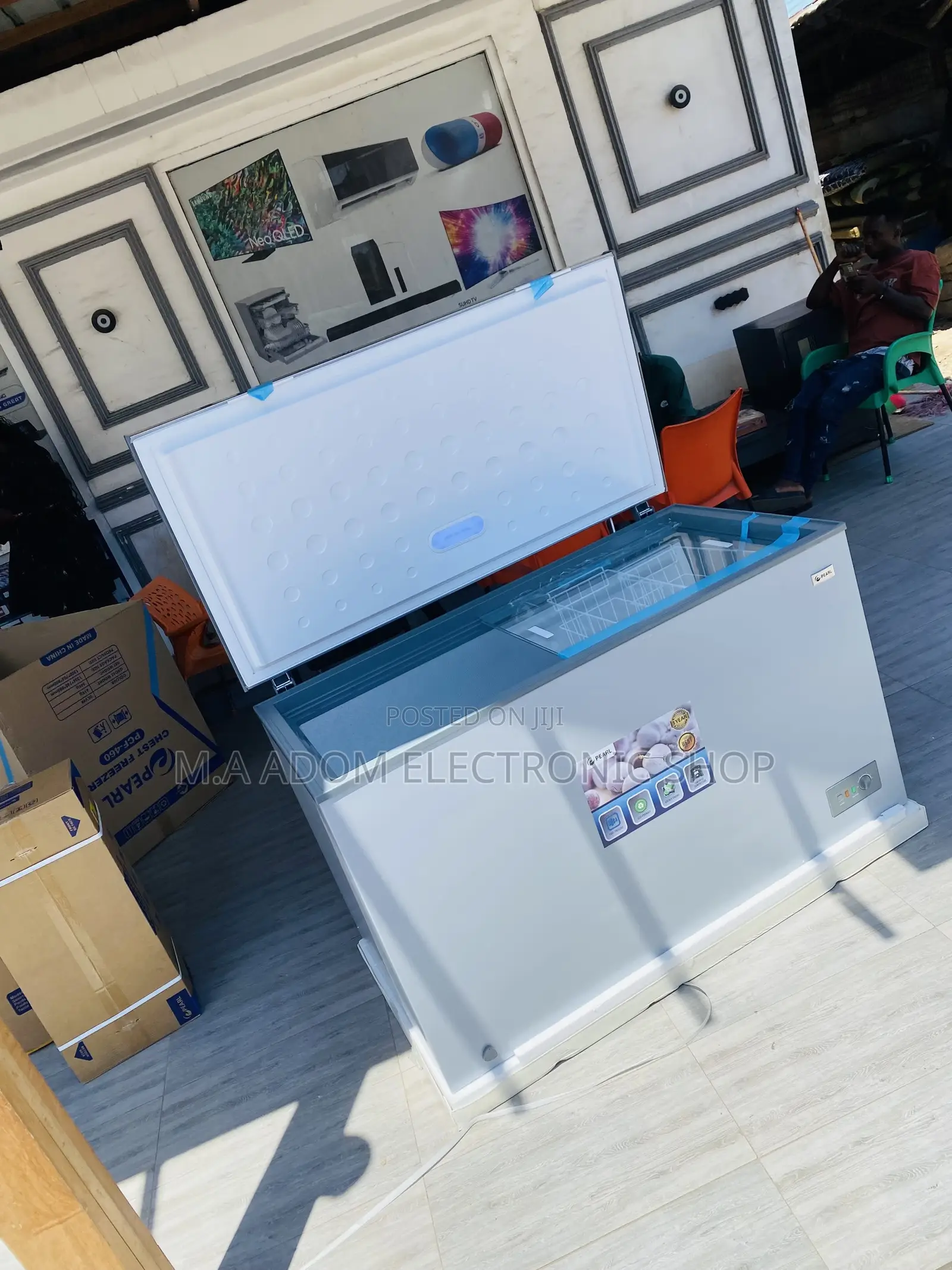 Classic Design Pearl PCF-460 Single Door Chest Freezer.