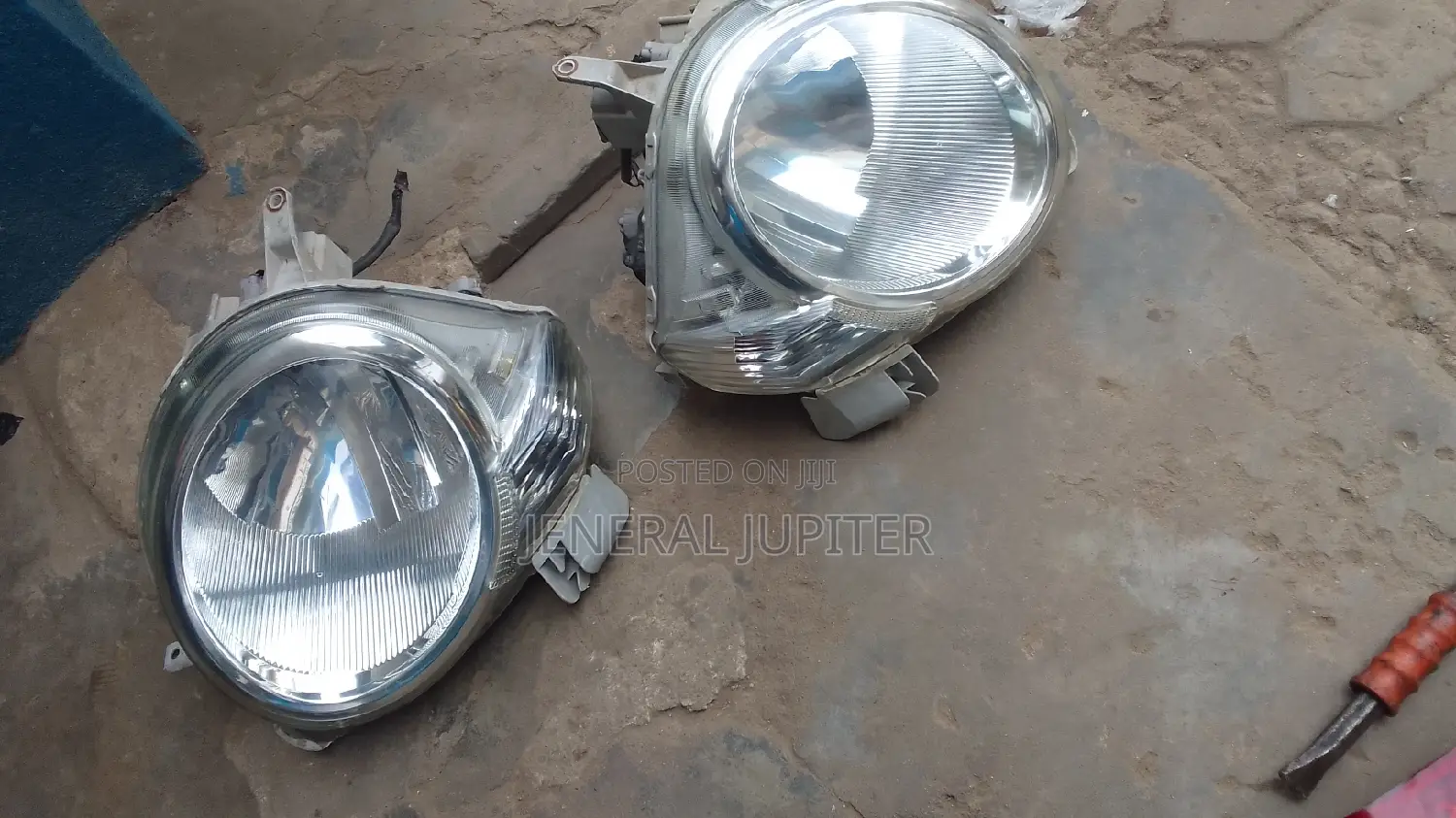 Toyota Sienta 2008-2012 Headlight Pair.