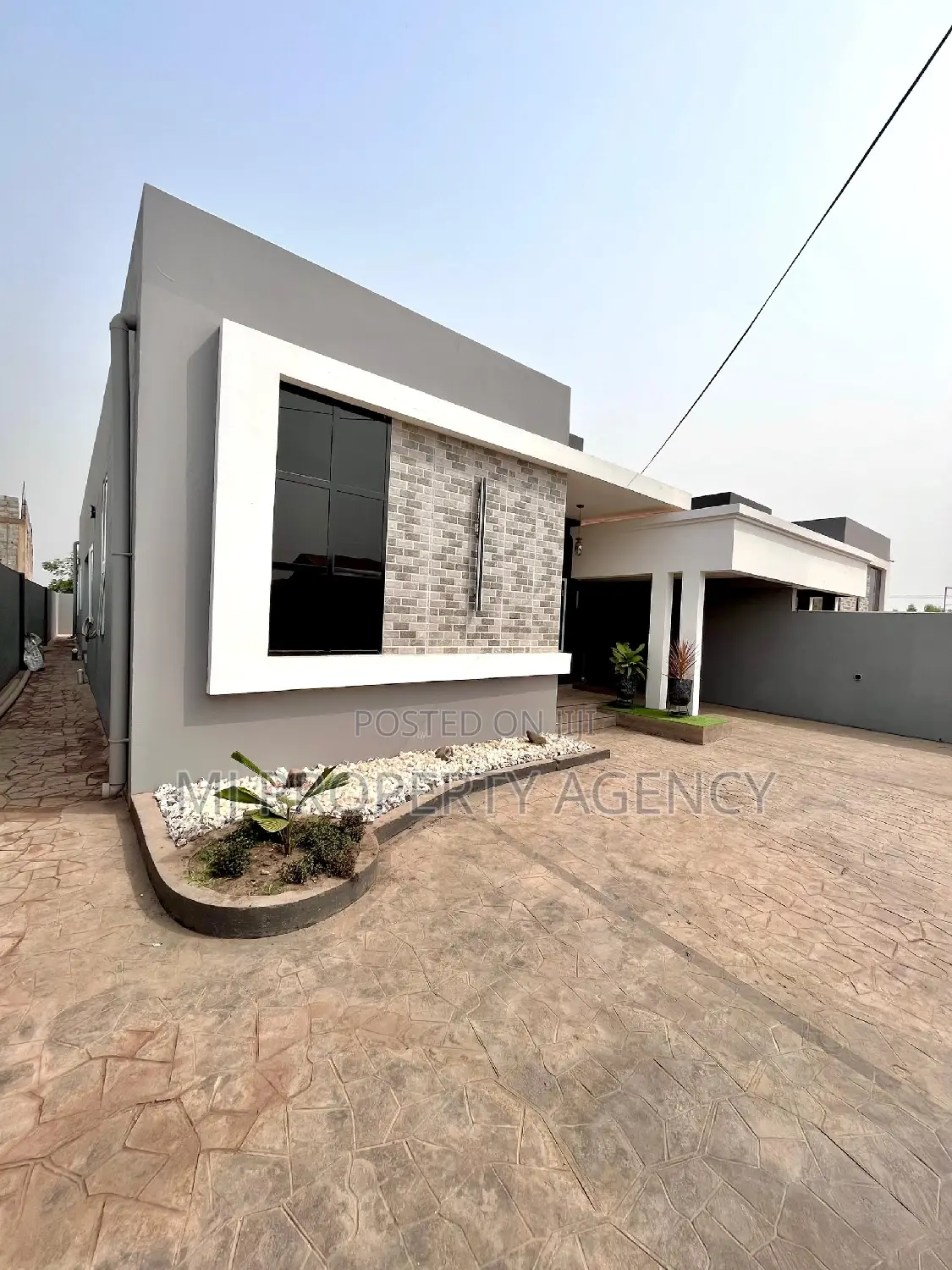 3bdrm House in Community 25, Tema Metropolitan for sale