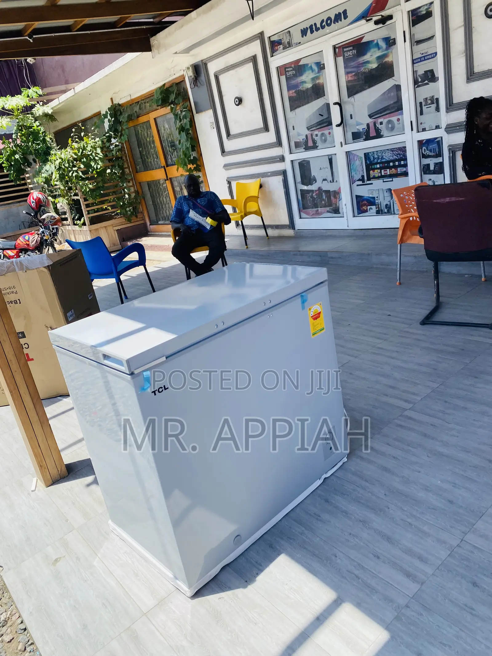 Fast Chilling TCL 280 Single Door Chest Freezer.