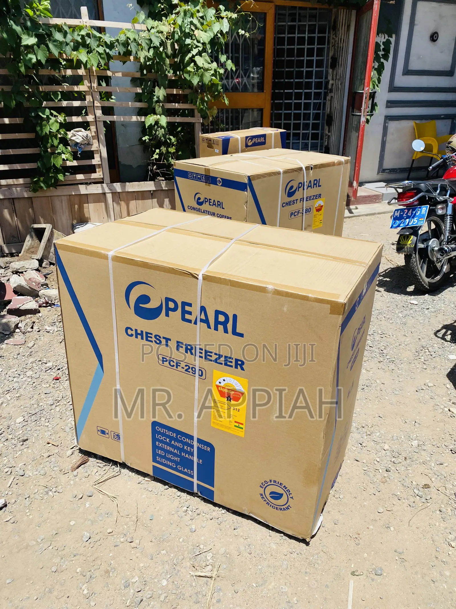 Latest and Affordable Pearl 290 Single Door Chest Freezer.