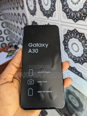 Samsung Galaxy A30 64 GB Black