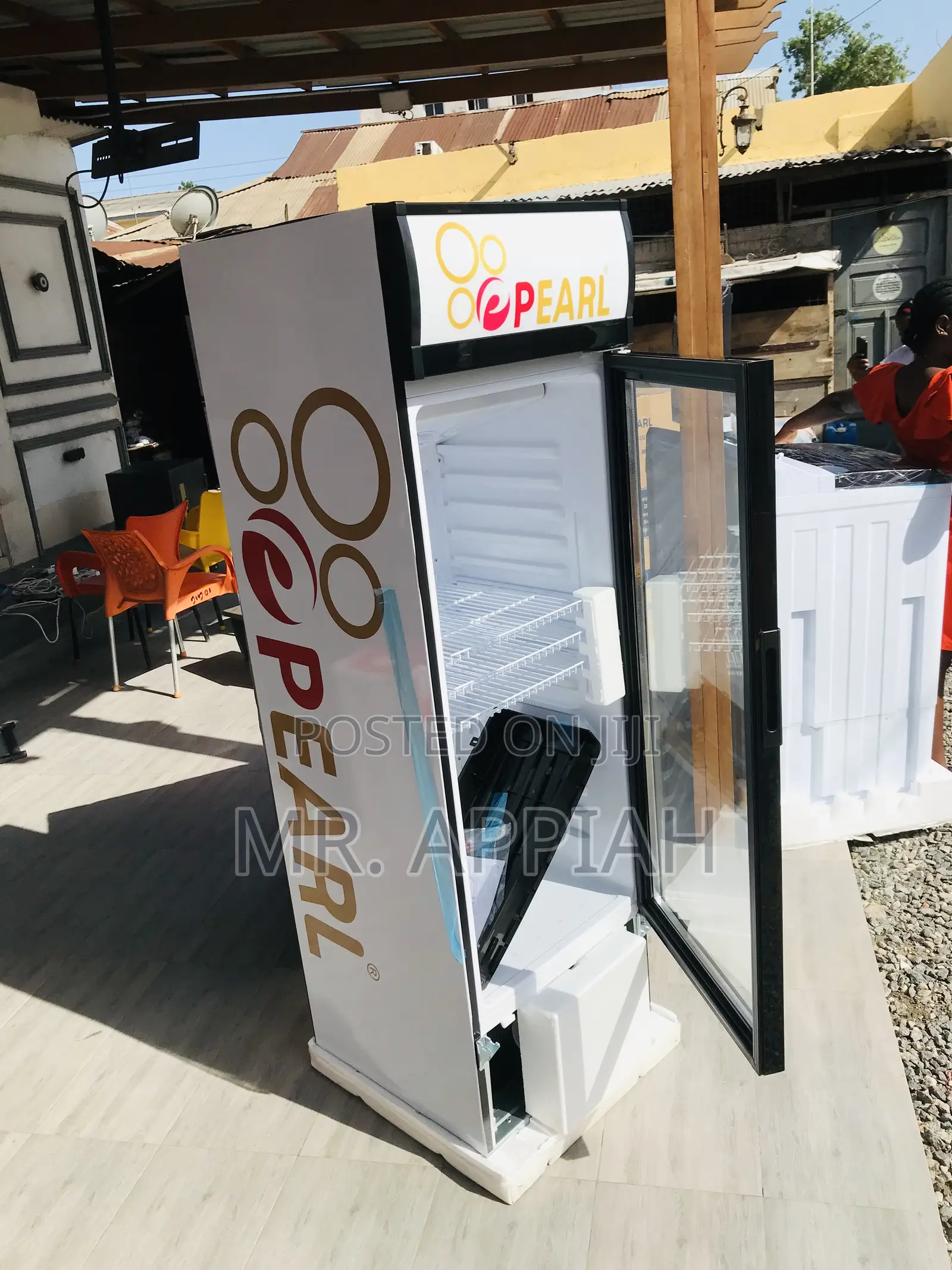 Durable Pearl PVC-316-2b Single Door Display Fridge.