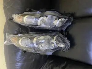 Toyota Corolla 2009-2010 Headlight Pair