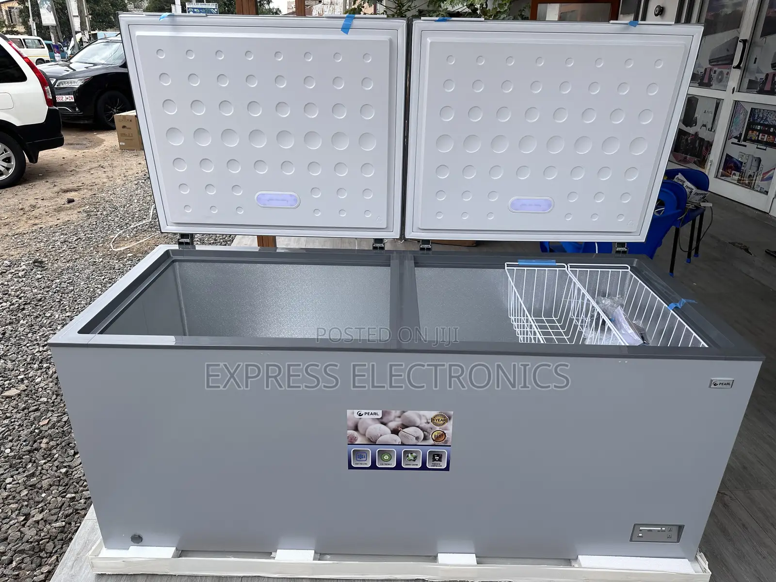 Grab a New Double Door PCF-610 516L Chest Freezer Pearl