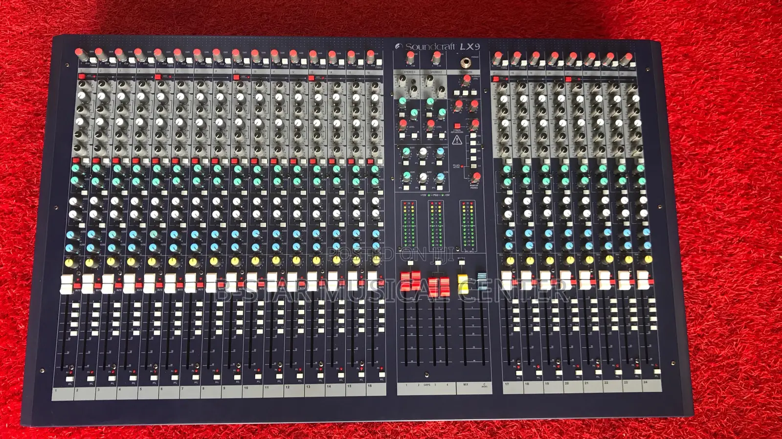 Soundcraft 24 Channel Console Mixer