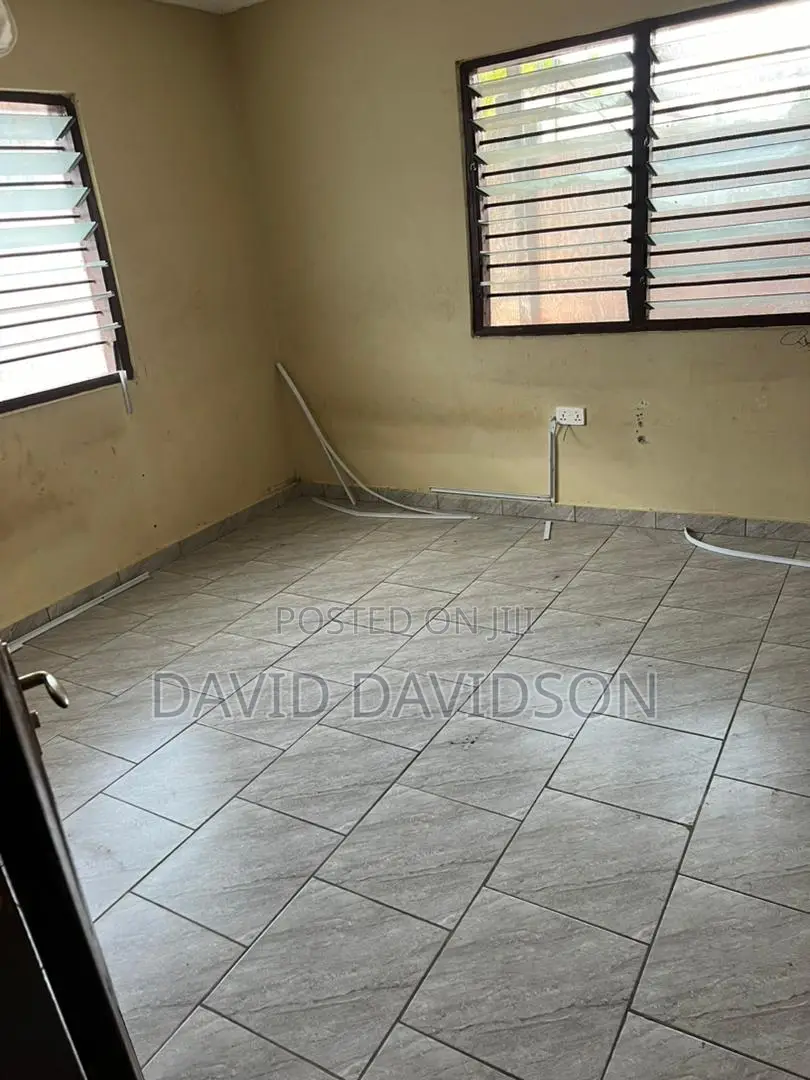 3bdrm Mansion in 3 Bedroom Self, Tema Metropolitan for rent