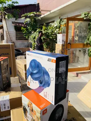 Photo - High Quality JBL Live 660 Bluetooth Electric Headphone.