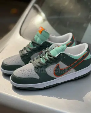 Nike SB Dunk Low