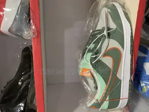 Nike SB Dunk Low