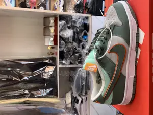 Nike SB Dunk Low