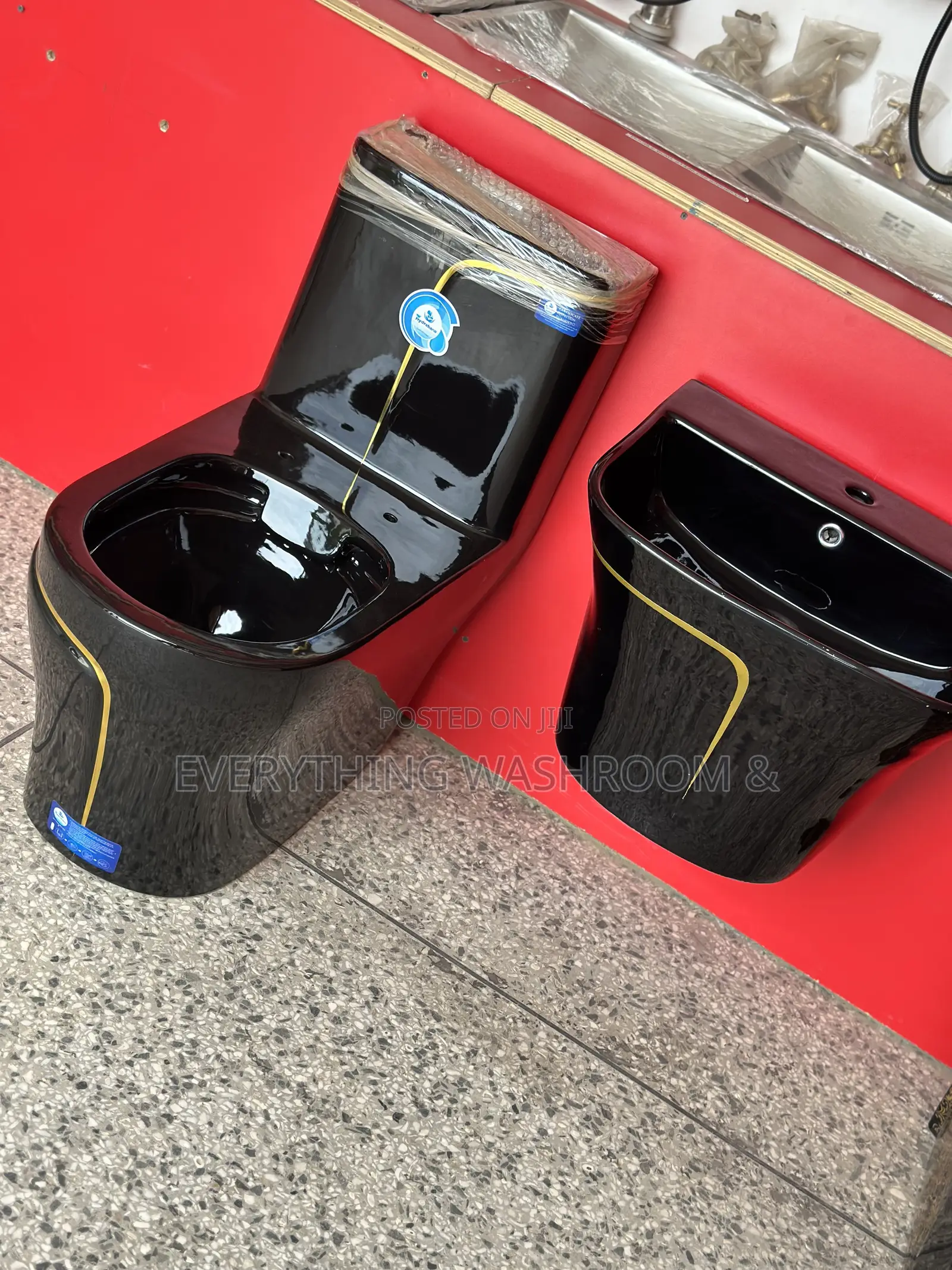 Black and Gold Wc Wall Hung Basin Set_masterbed Wc Set